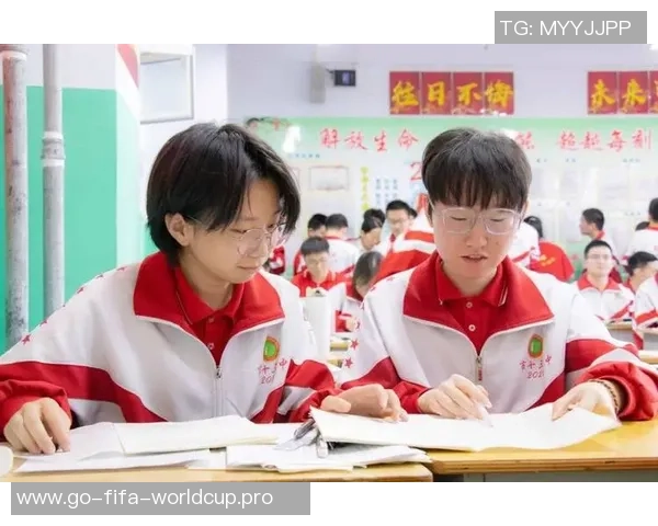 重庆羽毛球队的崛起之路:从默默无闻到赛场辉煌的成长历程 重庆羽毛球队的崛起之路:从默默无闻到赛场辉煌的成长历程